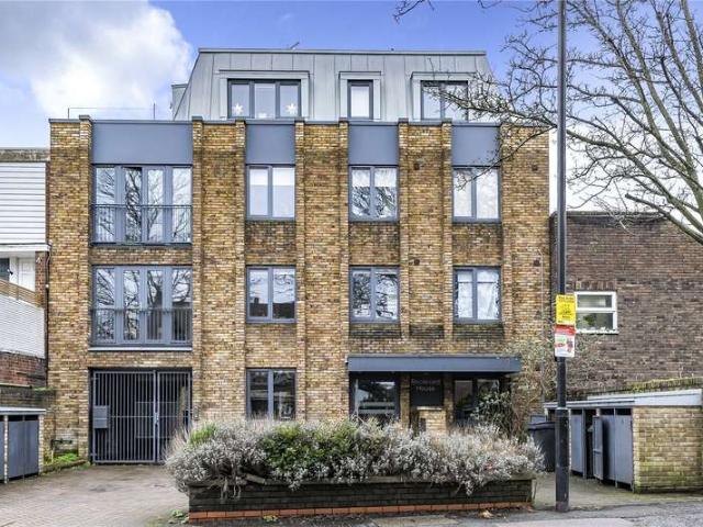 Flat for sale in Muswell Hill, Greater London