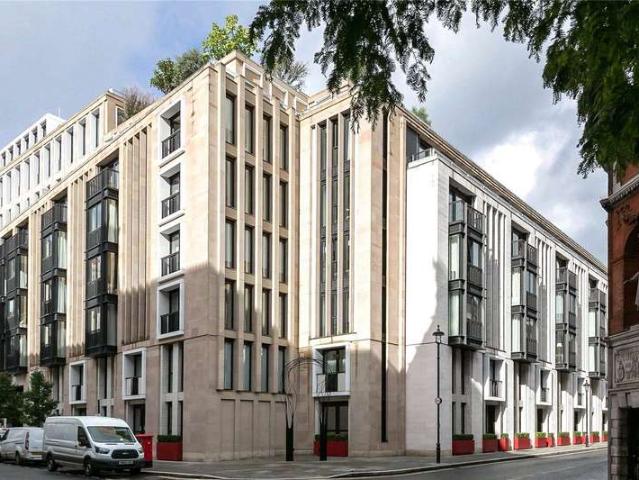 Flat for sale in St Clement Danes, Greater London