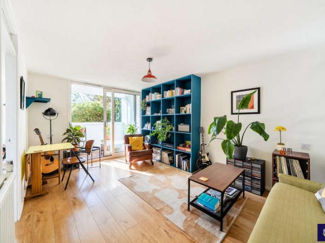 Flat for sale in London Borough of Islington, Greater London
