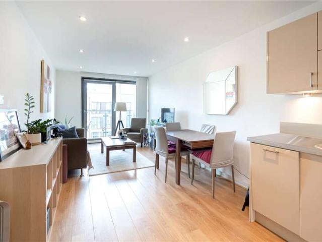 Flat for sale in Bromley-by-Bow, Greater London