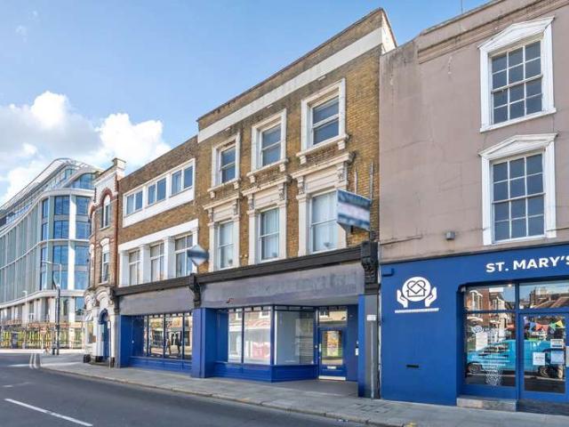 Flat for sale in Norbiton, Greater London