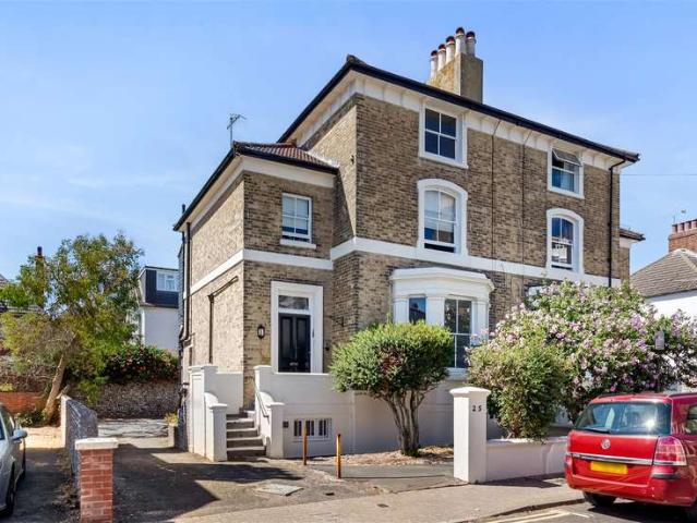 Flat for sale in West Worthing, Worthing