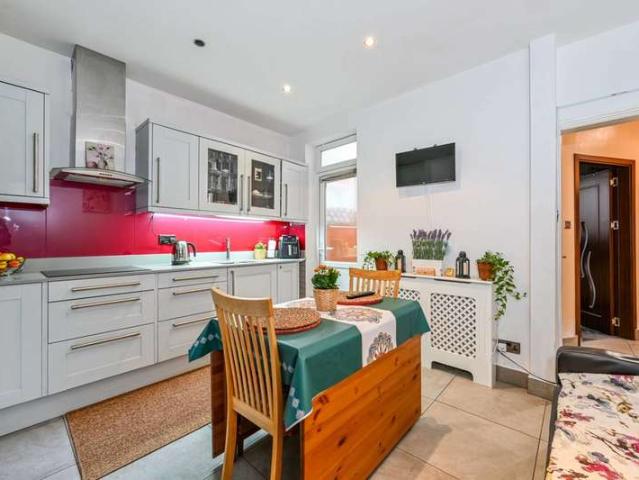 Flat for sale in Tottenham