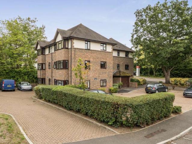 Flat for sale in Southborough, Sandown Park