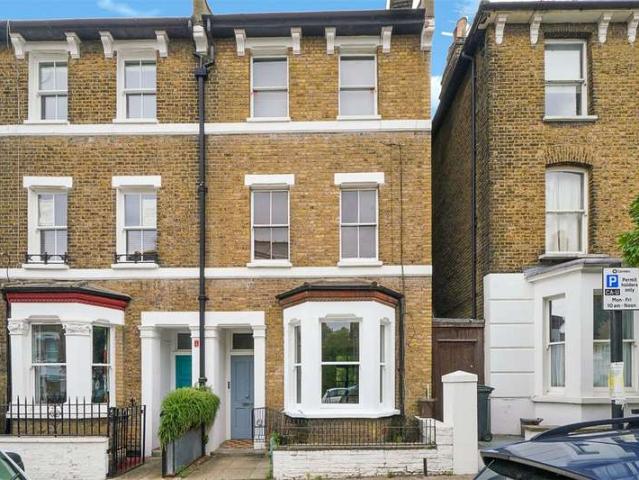 Flat for sale in Dartmouth Park, Greater London