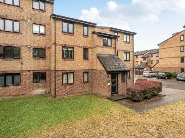 Flat for sale in London Borough of Lewisham, Greater London