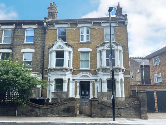 Flat for sale in Kentish Town, Greater London
