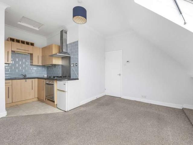 Flat for sale in London Borough of Croydon, Purley