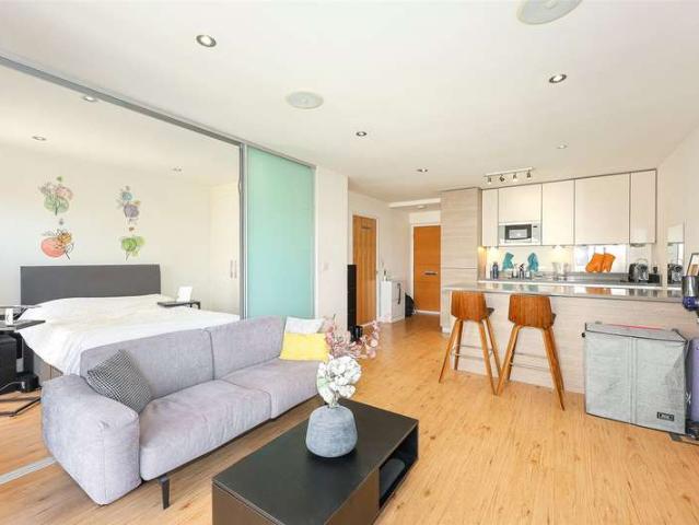 Flat for sale in Colindale, Greater London