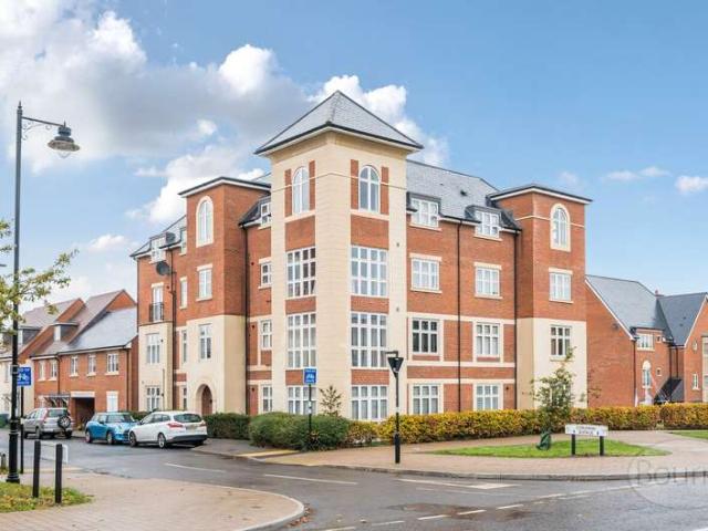 Flat for sale in Aldershot, Hampshire