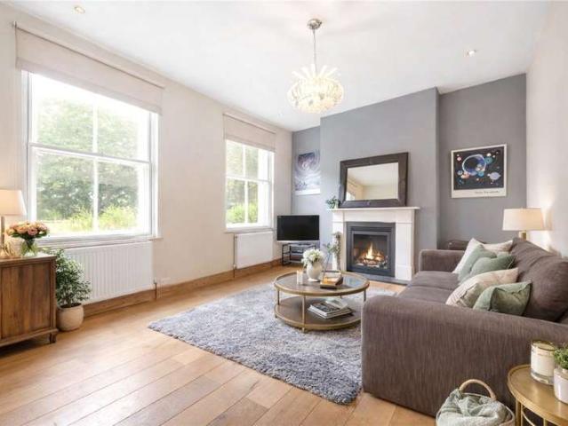 Flat for sale in Nunhead, Greater London