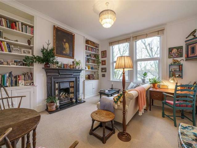Flat for sale in East Dulwich, Greater London