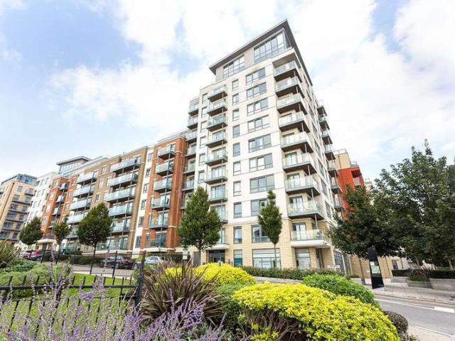 Flat for sale in Colindale, Greater London