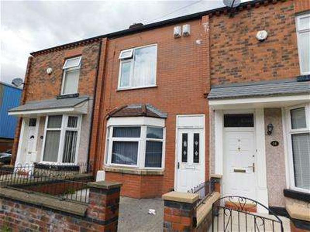 Flat for sale in Lee Bank, Greater Manchester