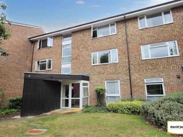 Flat for sale in Ramsden, Greater London