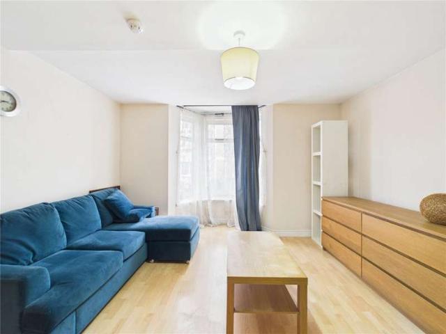 Flat for sale in Spike Island, Feckenham