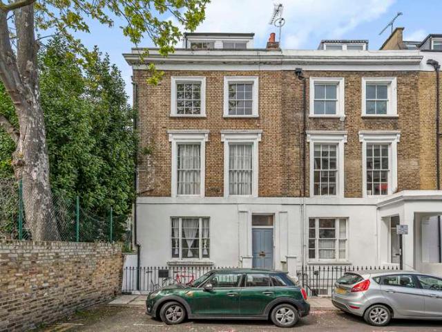 Flat for sale in Islington, Canonbury