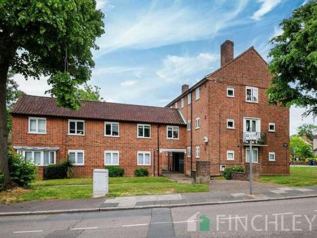 Flat for sale in Friern Barnet, Greater London