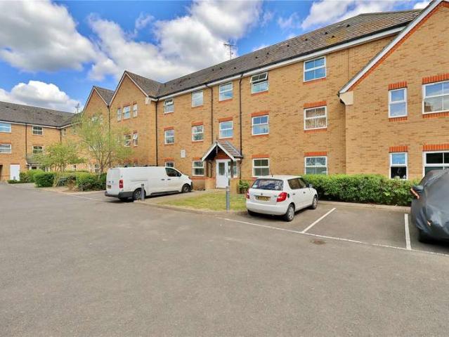 Flat for sale in Horsell, Woking