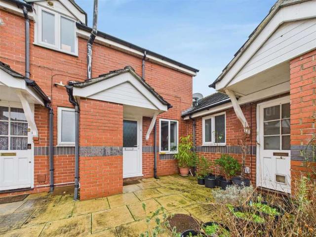 Flat for sale in Pewsham, Chippenham