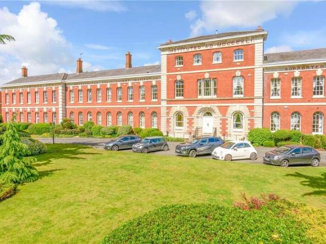 Flat for sale in Blackhills, Surrey