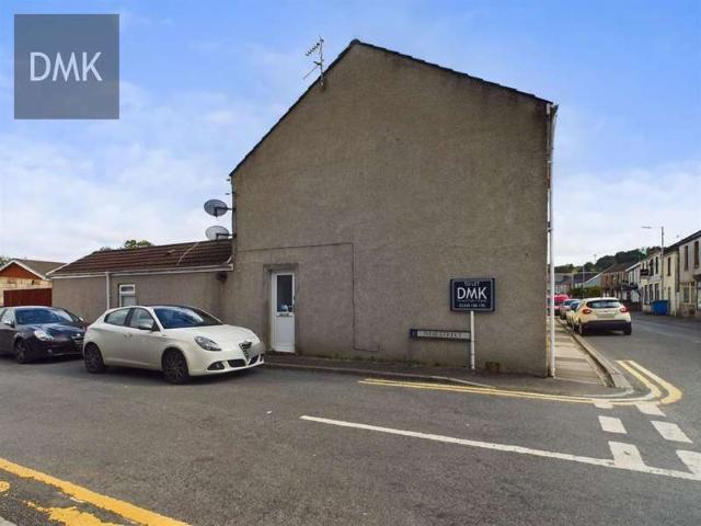 Flat for rent in Newcastle Higher, Aberkenfig