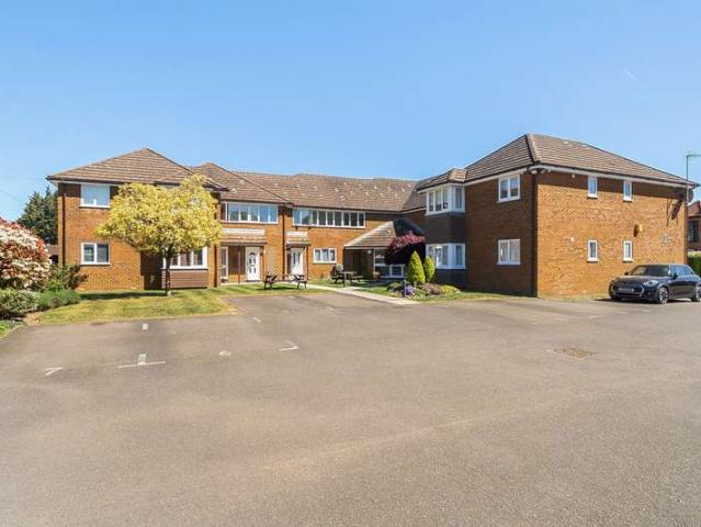 Flat for sale in Denham, Tatling End