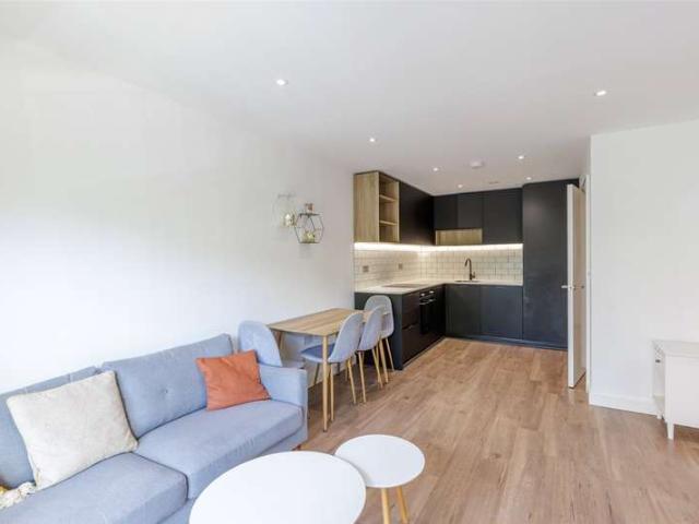 Flat for sale in Colindale, Greater London