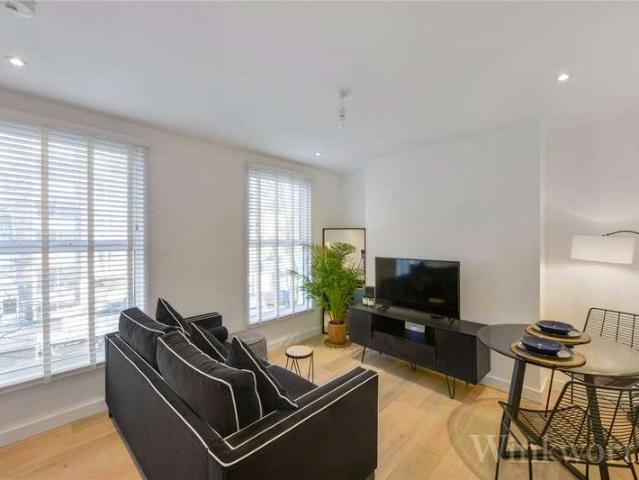 Flat for sale in London Borough of Lewisham, New Cross