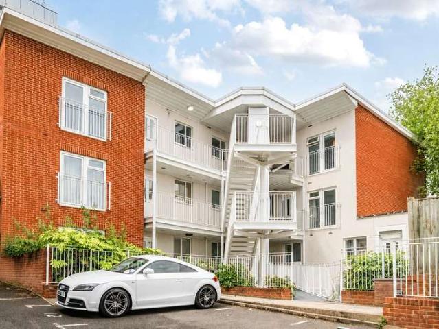 Flat for sale in Guildford Park, Westborough