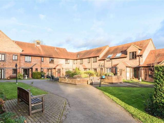 Flat for sale in Thame, South Oxfordshire
