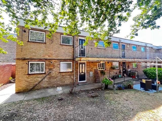 Flat for sale in Ardleigh Green, Greater London