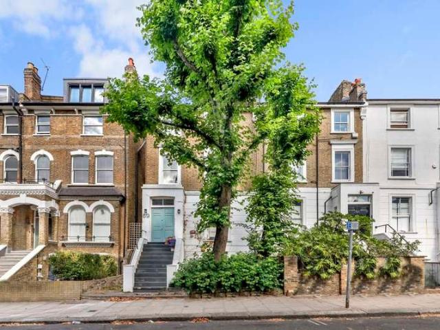Flat for sale in Kentish Town, Greater London