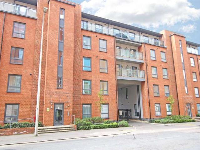 Flat for sale in Reading
