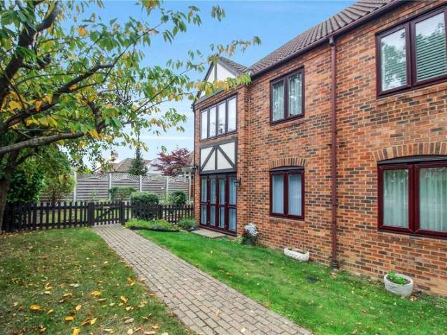 Flat for sale in Alton Barnes, Essex