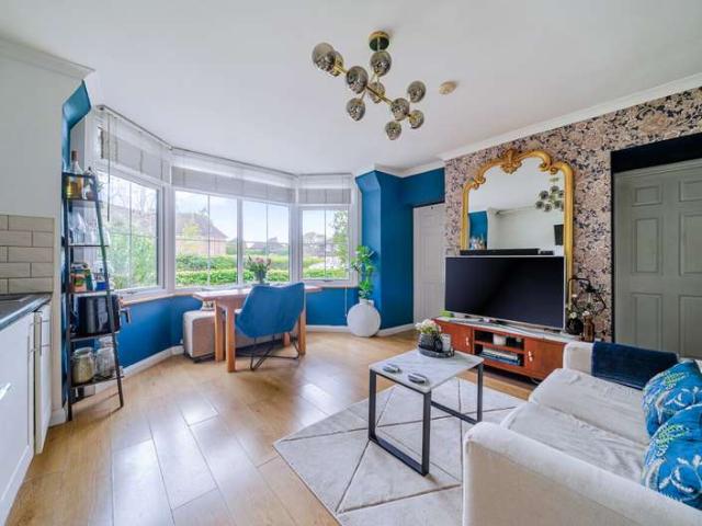 Flat for sale in Westborough, Surrey