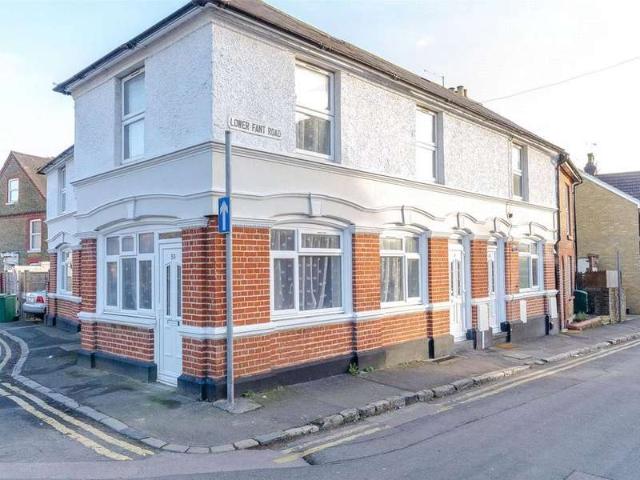 Flat for sale in Midway, Kent