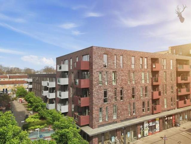 Flat for sale in Ocean Estate, Limehouse