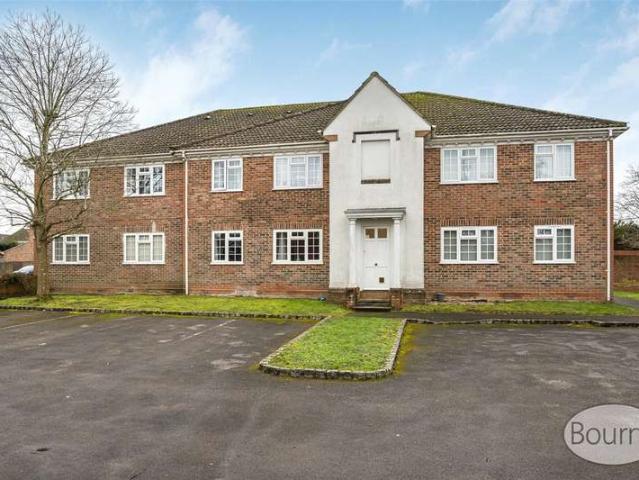Flat for sale in Westborough, Surrey