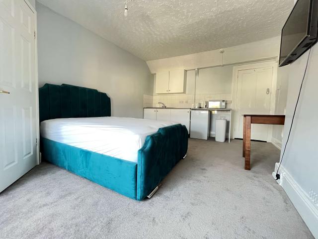 Apartment for rent in Cattedown, Mount Wise