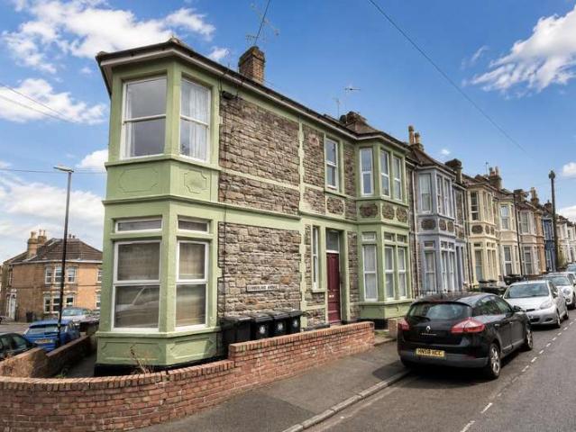 Flat for sale in Stokes Croft, Feckenham