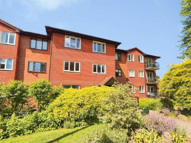 Flat for rent in Perryfields, West Sussex