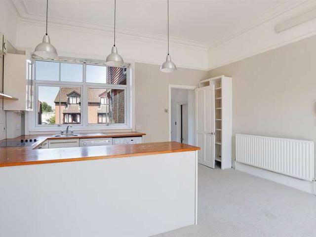 Flat for sale in Red Hill, Surrey