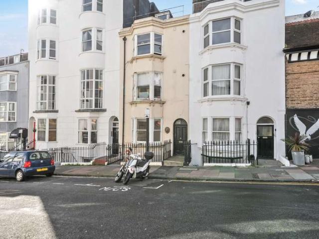 Flat for sale in Queen's Park, Brighton & Hove