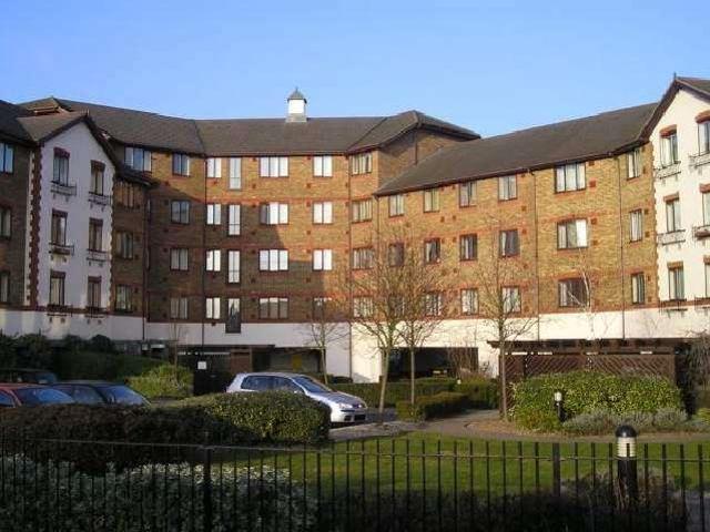 Flat for sale in London Borough of Hounslow, Greater London