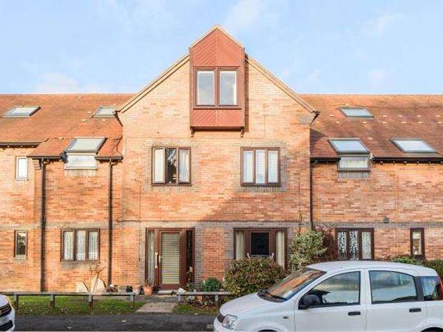 Flat for sale in Berrick Salome, Oxfordshire