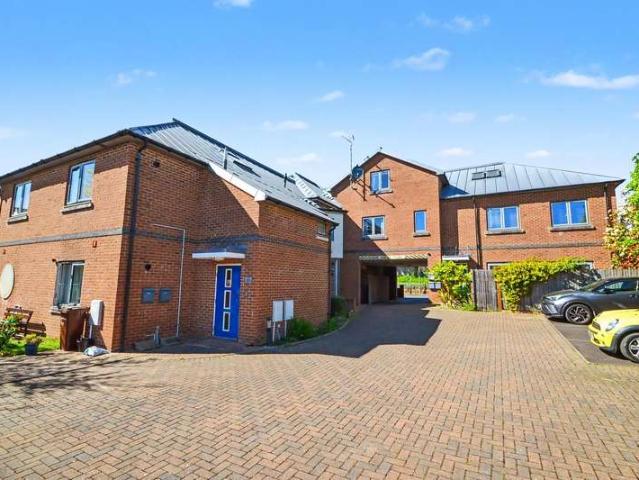 Flat for sale in Hampshire