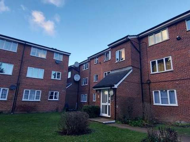 Flat for sale in Walthamstow, Leyton