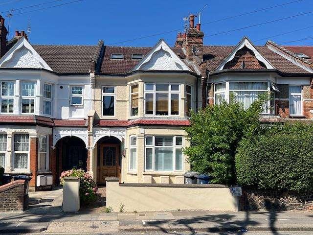 Flat for sale in London Borough of Barnet, Greater London