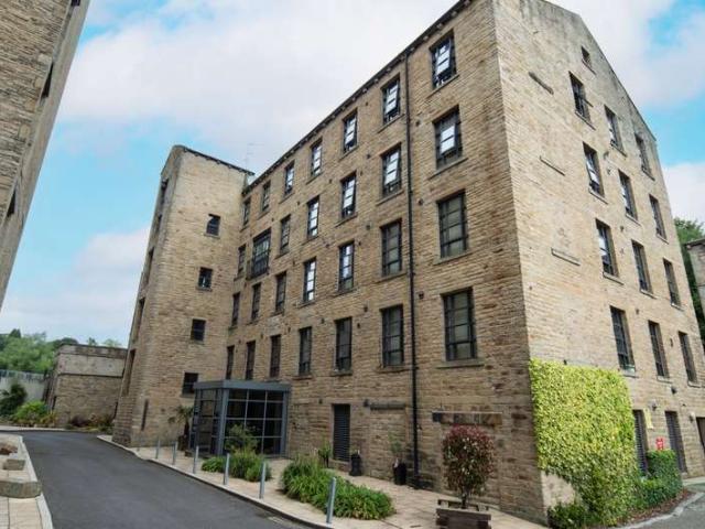 Flat for sale in Longwood, West Yorkshire